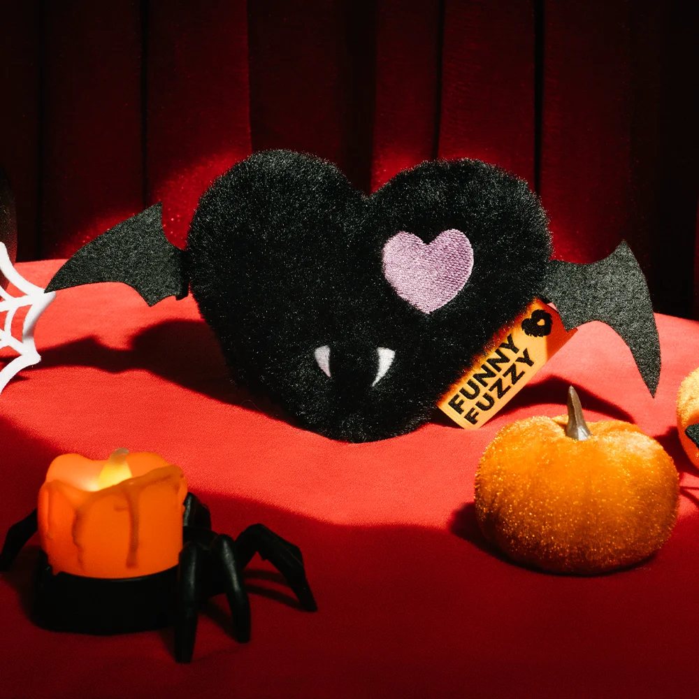 FUNNYFUZZY Giocattolo per Cani di Peluche Squeaky di Halloween - Cuore di Pipistrello