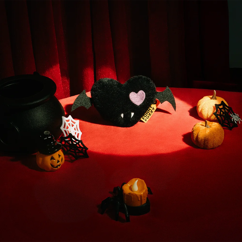 FUNNYFUZZY Giocattolo per Cani di Peluche Squeaky di Halloween - Cuore di Pipistrello