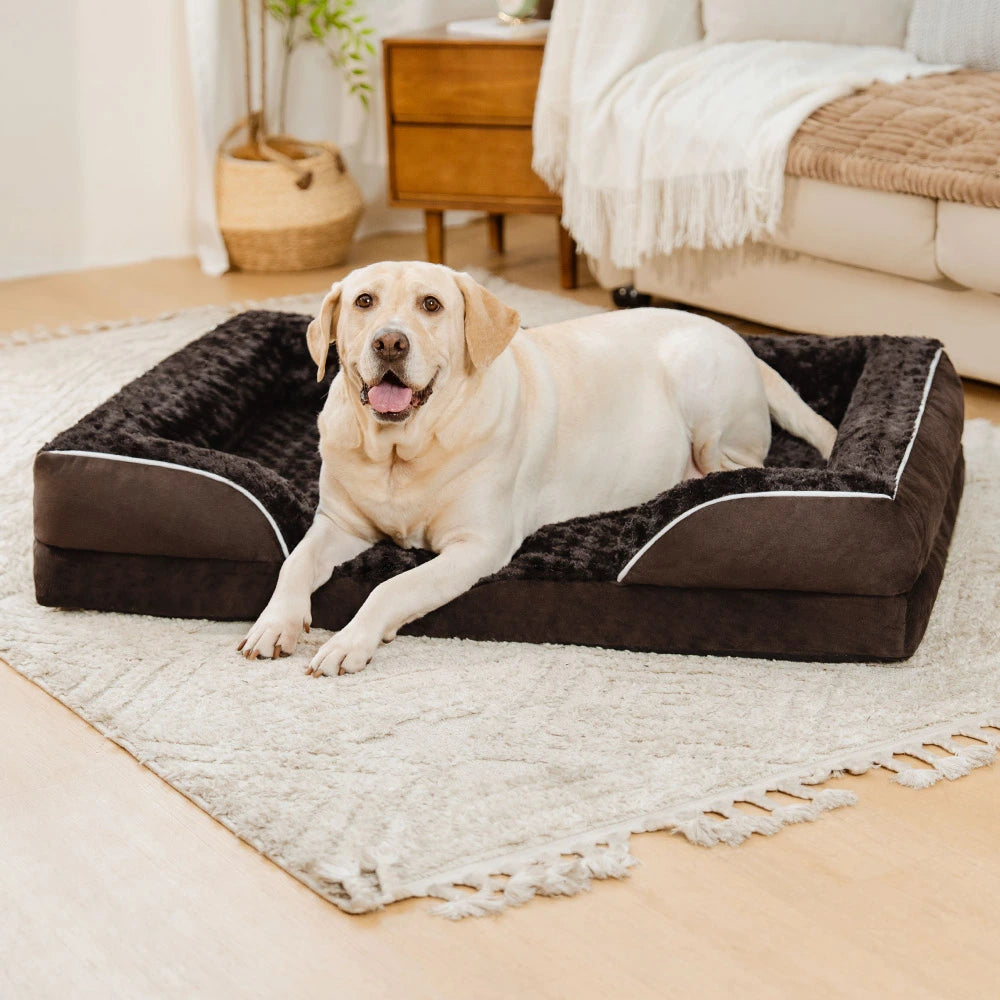Letto ortopedico per cani impermeabile, completamente circondato e con supporto rimovibile.