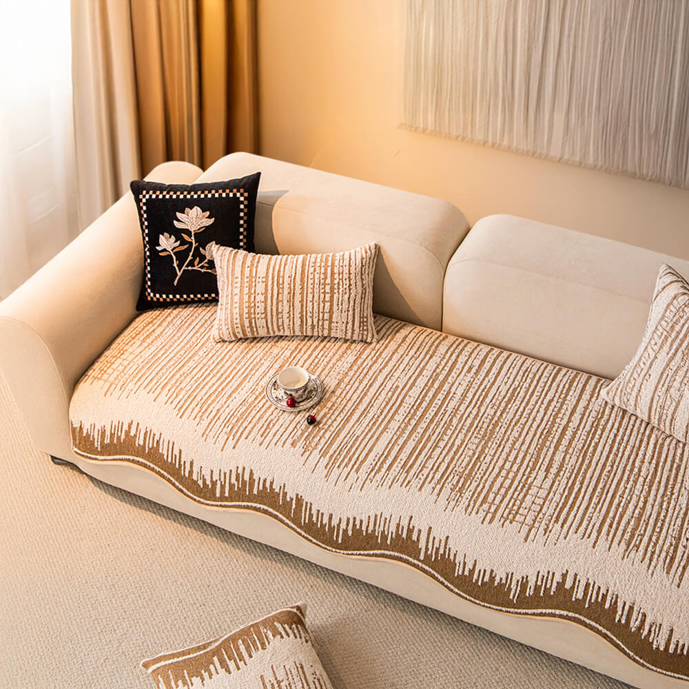 Copertura per divano in peluche con linee astratte moderne e bordi ondulati