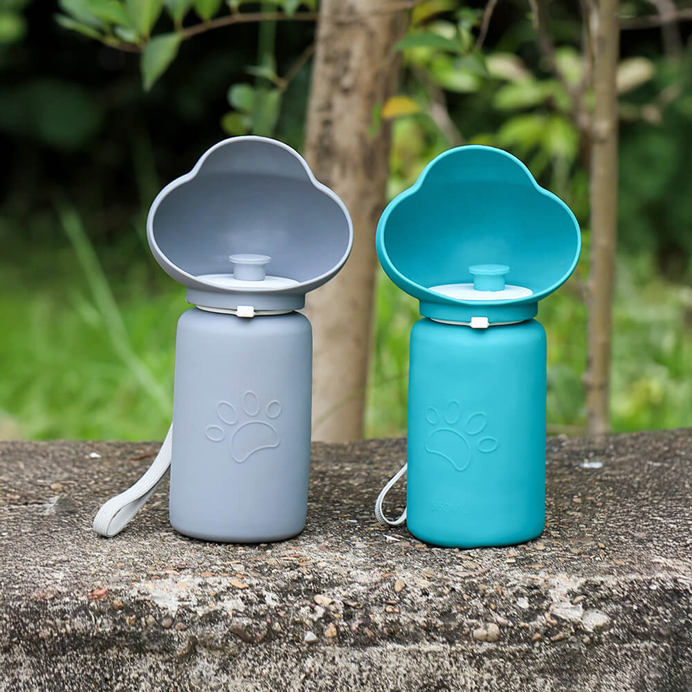 Bottiglia d'acqua per animali domestici in silicone morbido, pieghevole, portatile e sigillata per esterni.