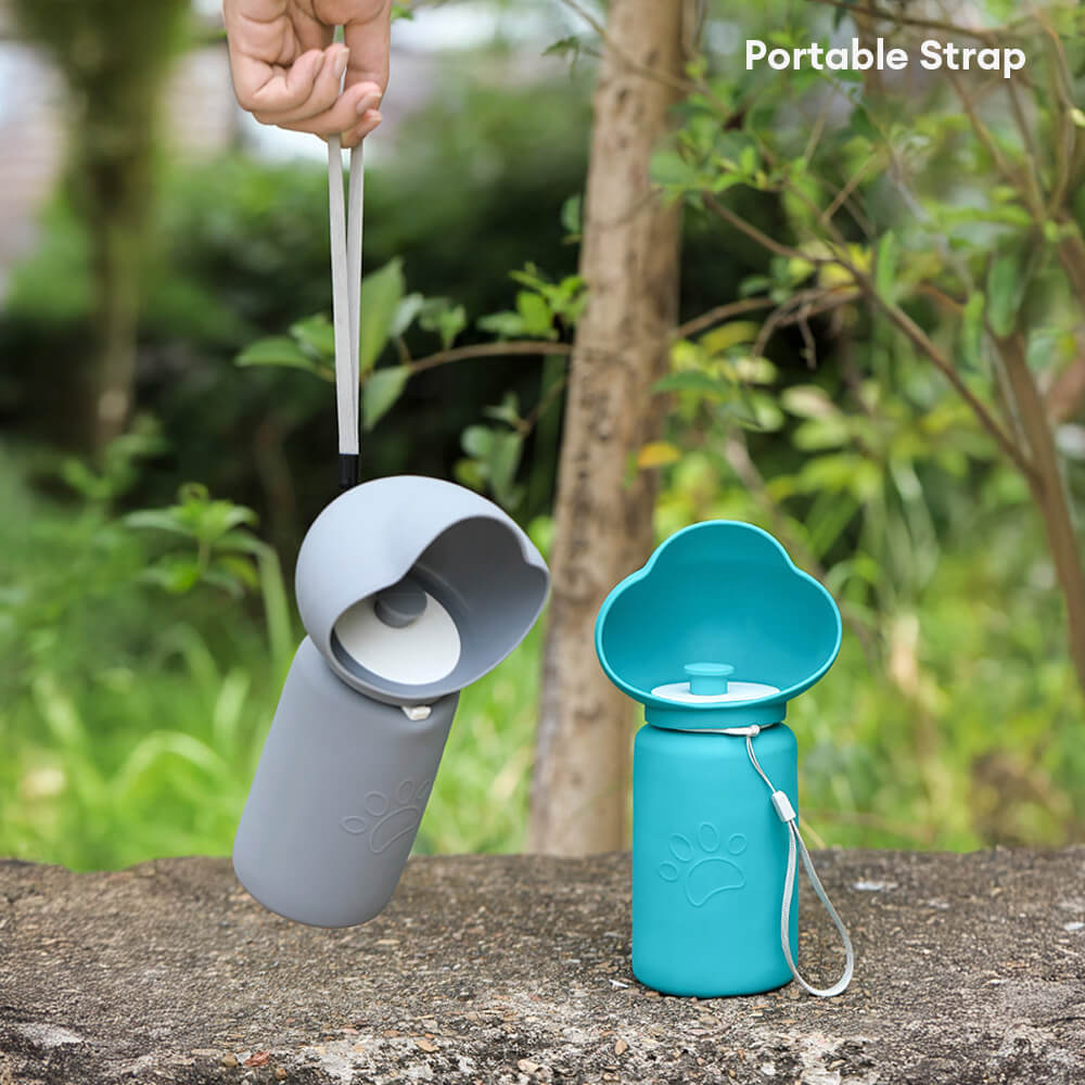 Bottiglia d'acqua per animali domestici in silicone morbido, pieghevole, portatile e sigillata per esterni.