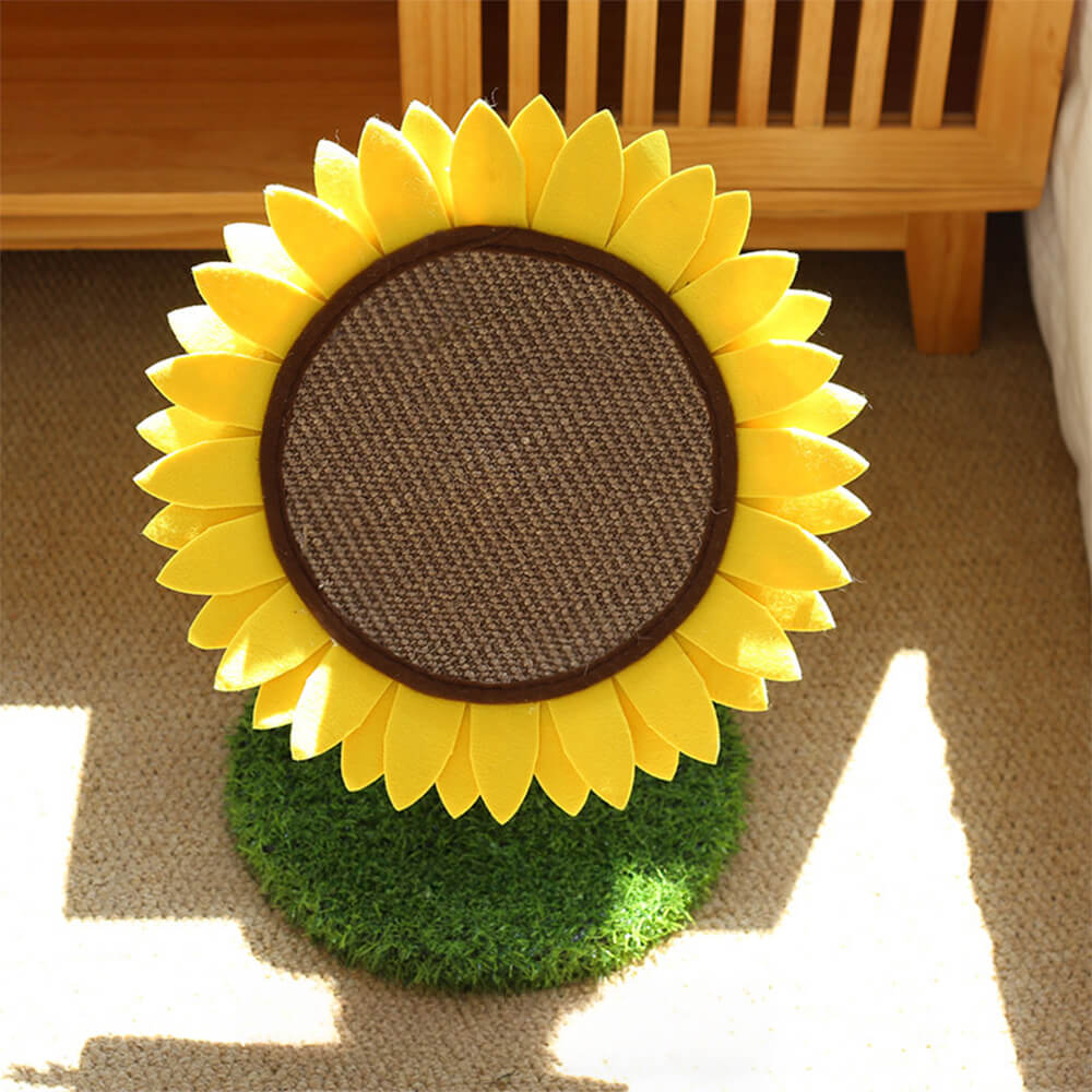 Pannello per graffiare per gatti in sisal a forma di girasole con base stabile in erba.