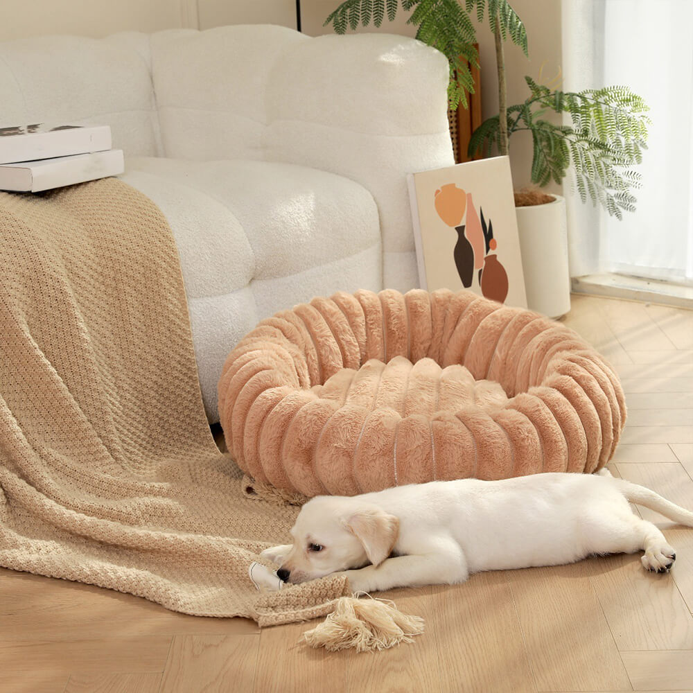Letto per cani e gatti a forma di ciambella ultra-morbido in peluche.