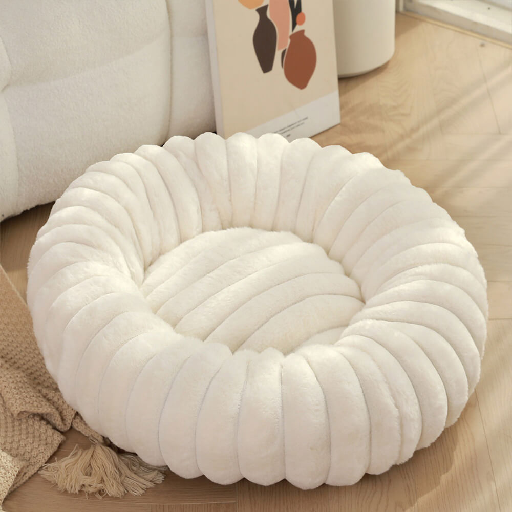 Letto per cani e gatti a forma di ciambella ultra-morbido in peluche.