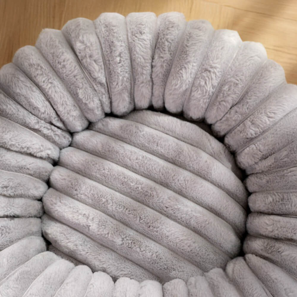Letto per cani e gatti a forma di ciambella ultra-morbido in peluche.