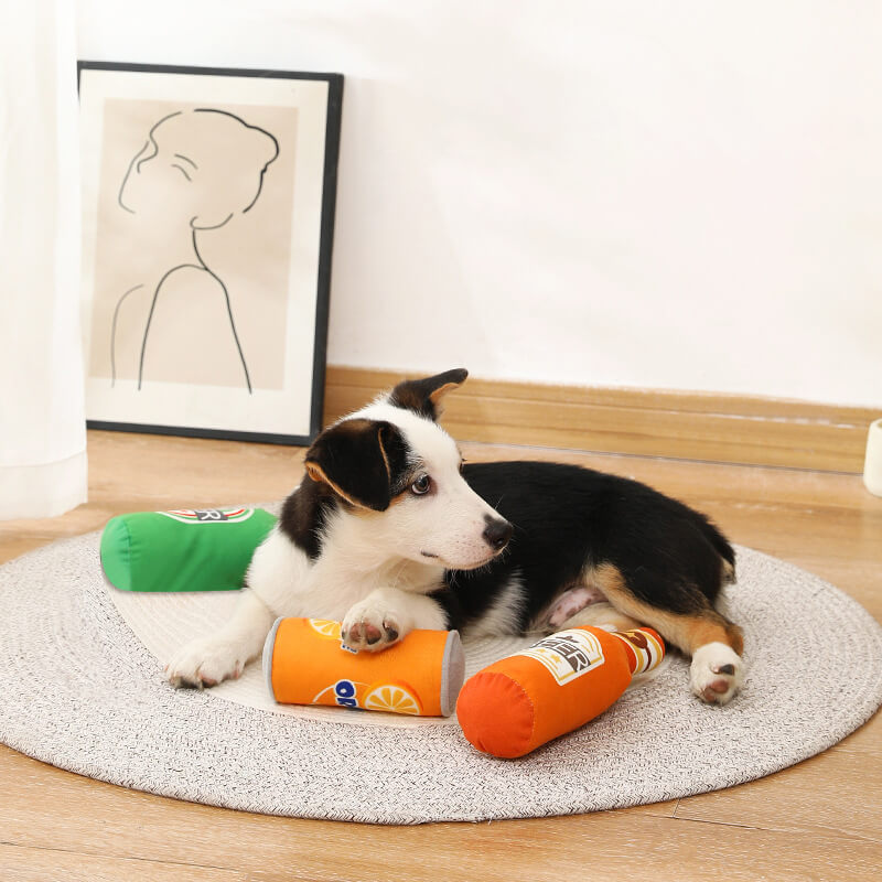 Giochi per cani di peluche divertenti e carini, giocattoli da masticare a forma di birra e bevande