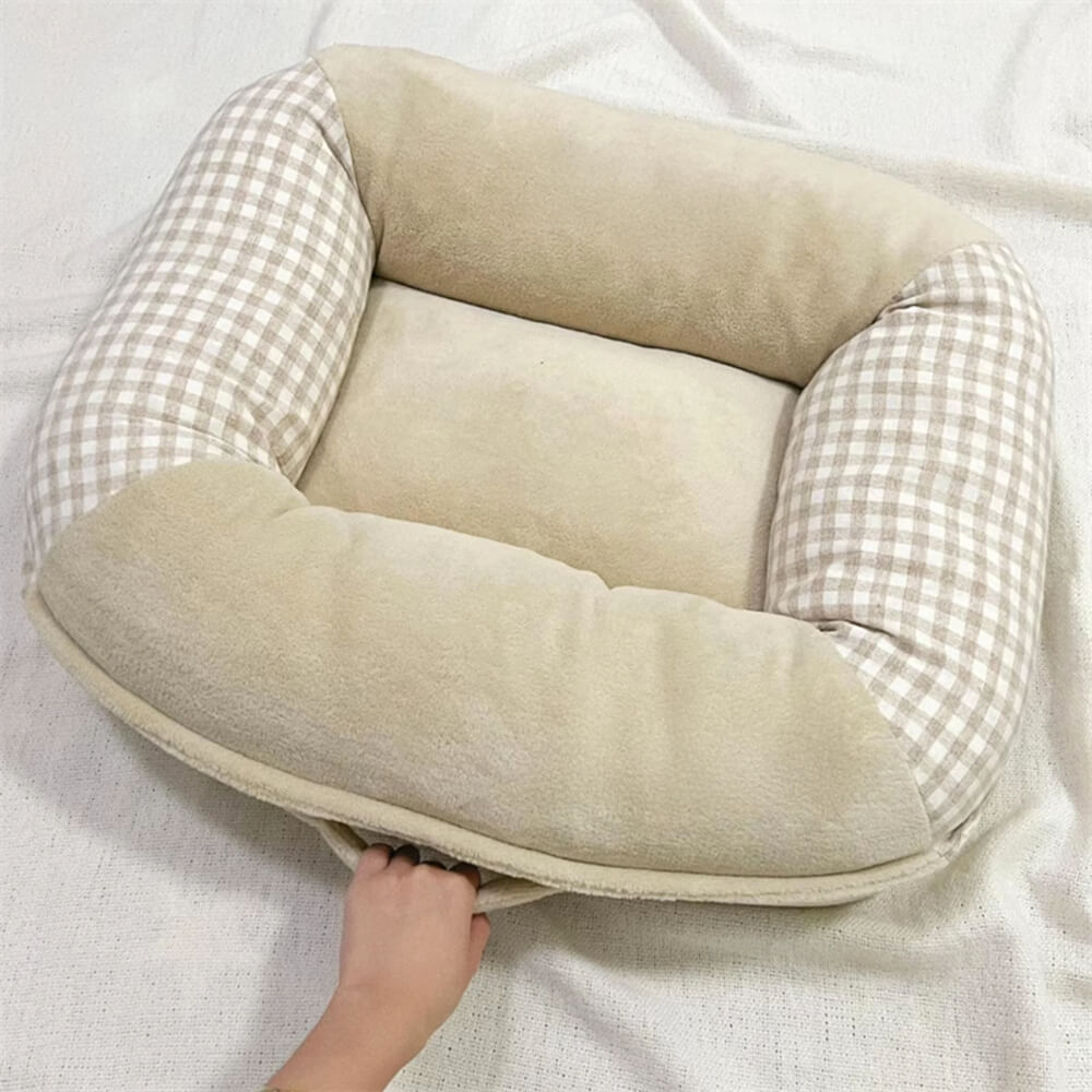 Letto per cani e gatti in microfibra impermeabile con supporto completo in canvas e pile corallo.