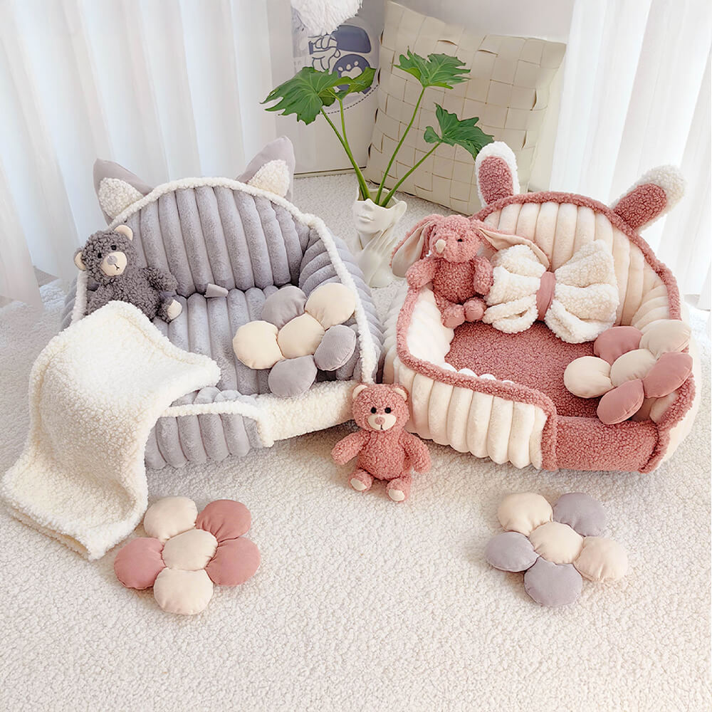 Divano letto per cani e gatti lavabile, morbido, soffice e accogliente, di colore rosa crema.
