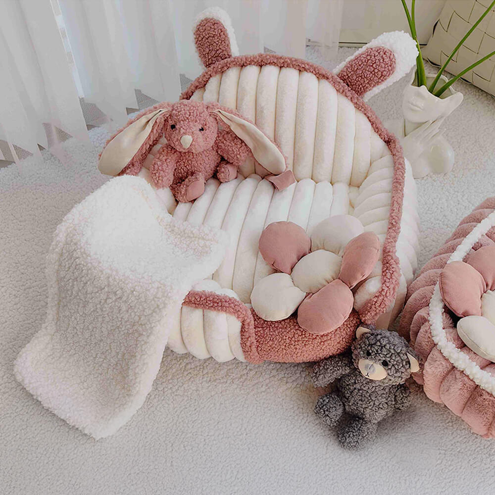 Divano letto per cani e gatti lavabile, morbido, soffice e accogliente, di colore rosa crema.