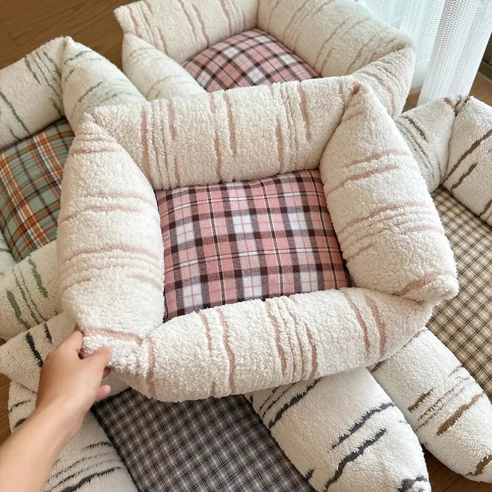 Letto per cani moderno a quadri, spesso e confortevole