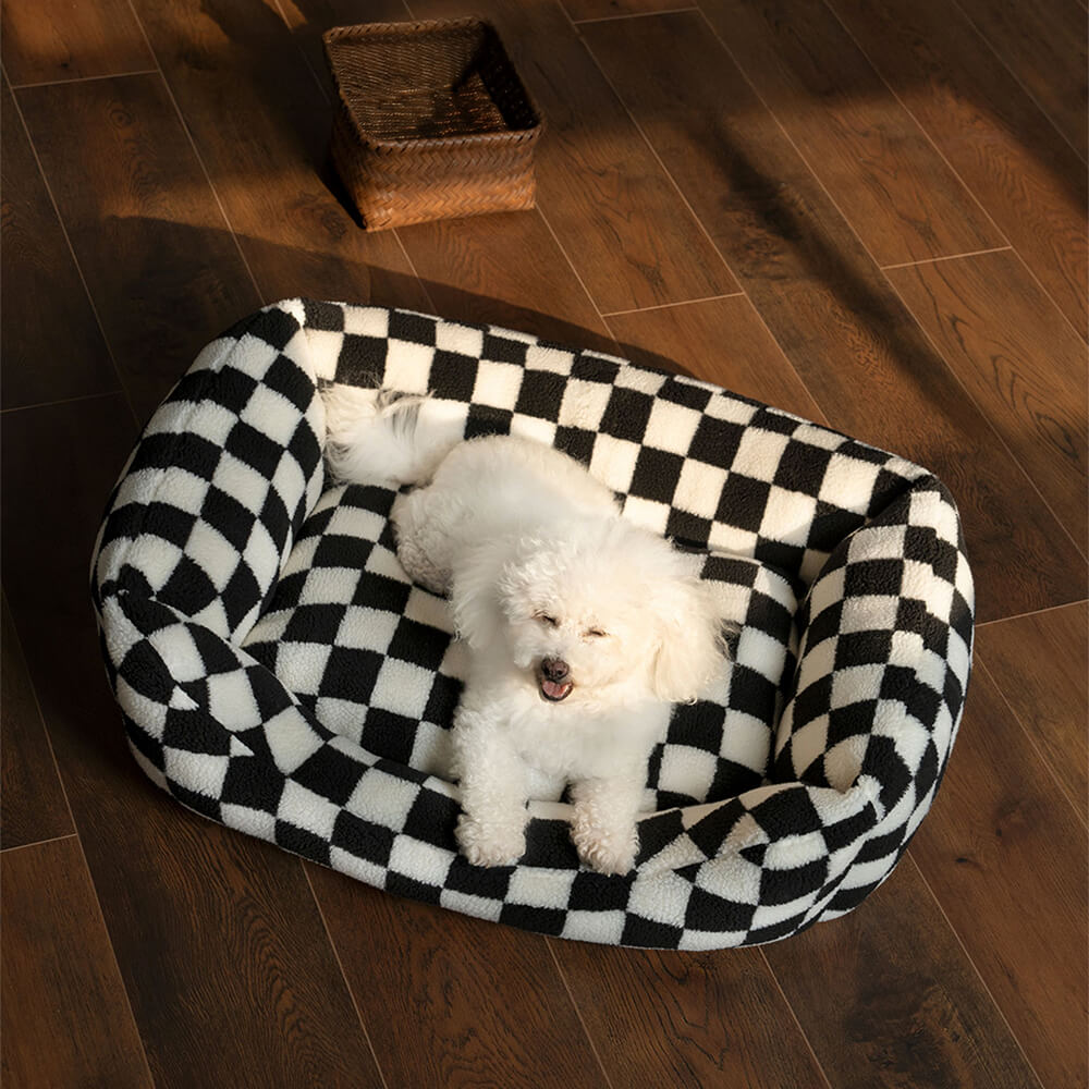 Divano per cani alla moda a scacchi, caldo, rimovibile e lavabile.