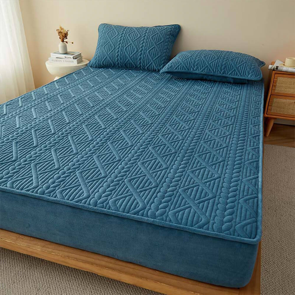 Copertura per materasso in velluto di latte trapuntata con imbottitura geometrica ispirata al grano.
