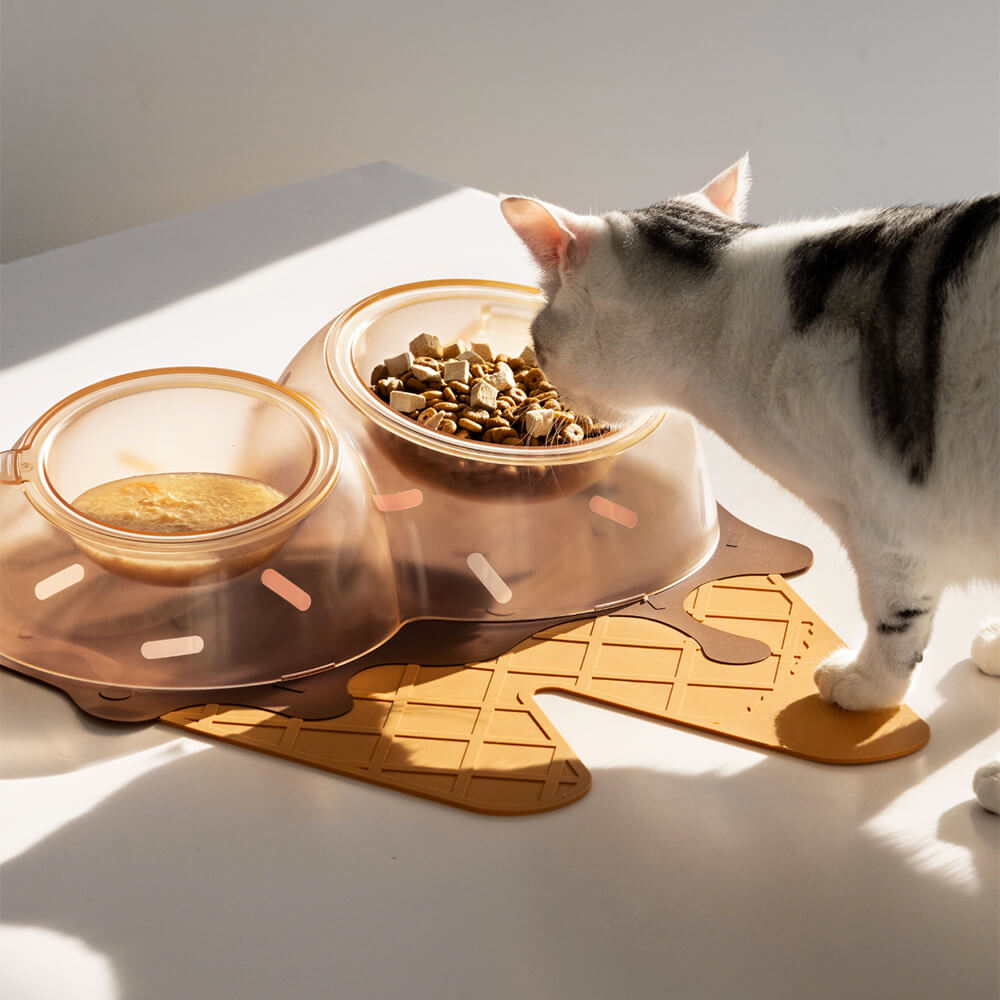 Ciotola per cani e gatti a tema gelato con doppio contenitore per cibo e acqua.
