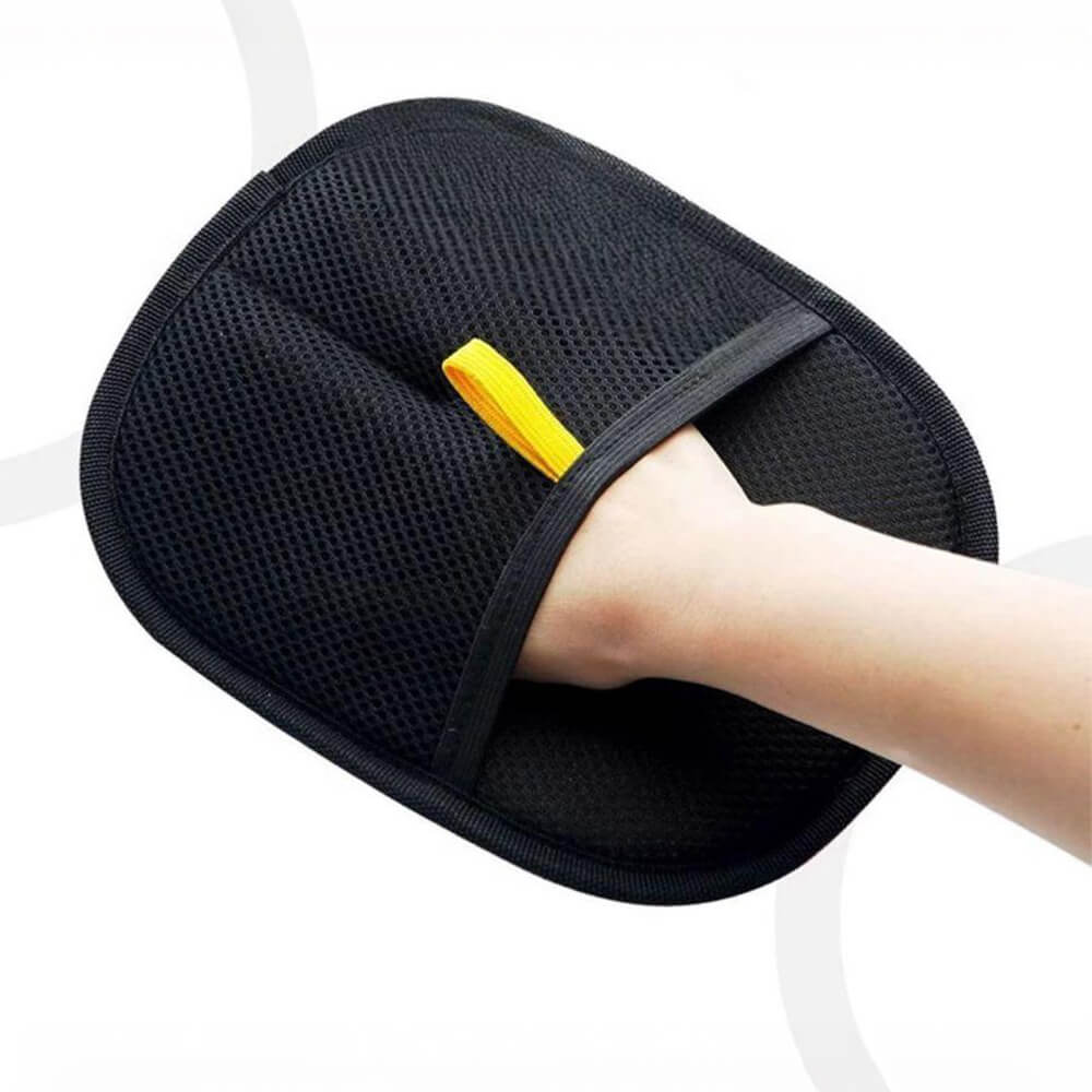 Guanto per la rimozione dei peli di animali con setole elettrostatiche doppie.