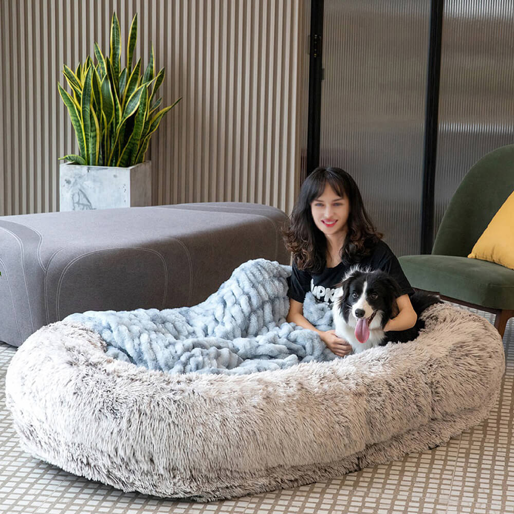Letto per cani umani super grande e di lusso con coperta in peluche super morbida per animali domestici.