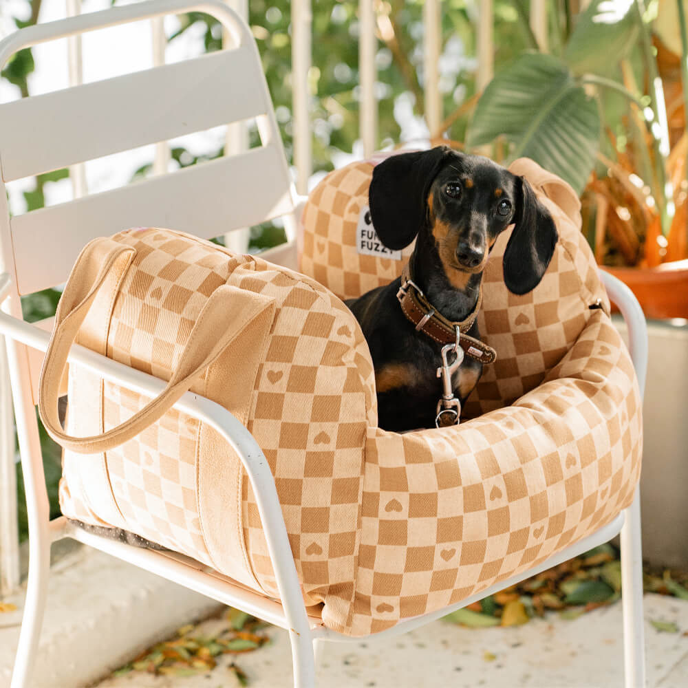 Letto per auto a forma di cuore vintage a scacchi per cani