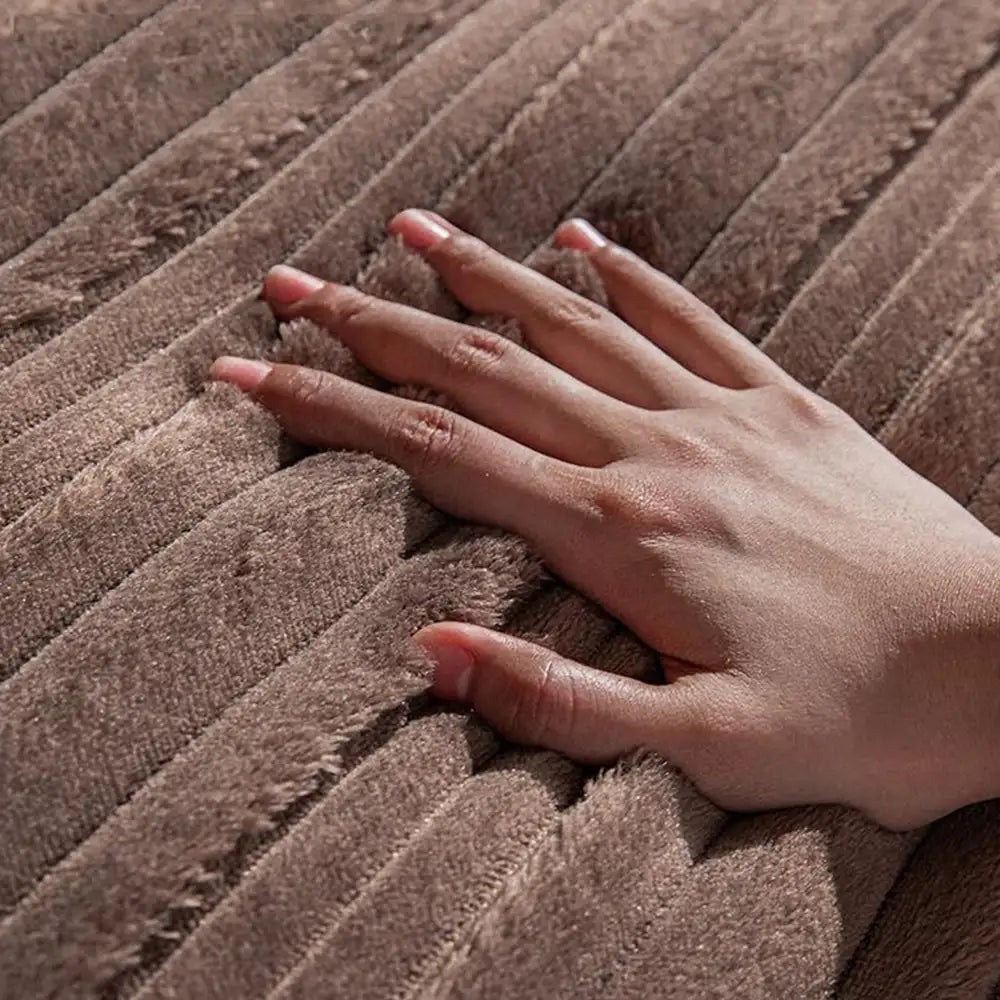 Copertura per divano in morbido peluche antiscivolo a strisce asimmetriche moderne
