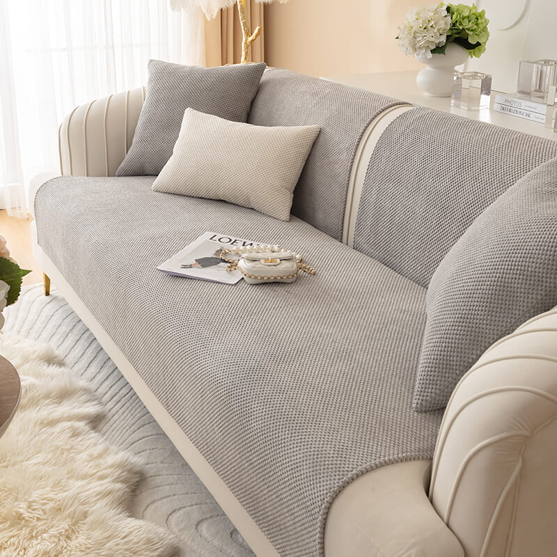 Copertura per divano in peluche di colore solido semplice.