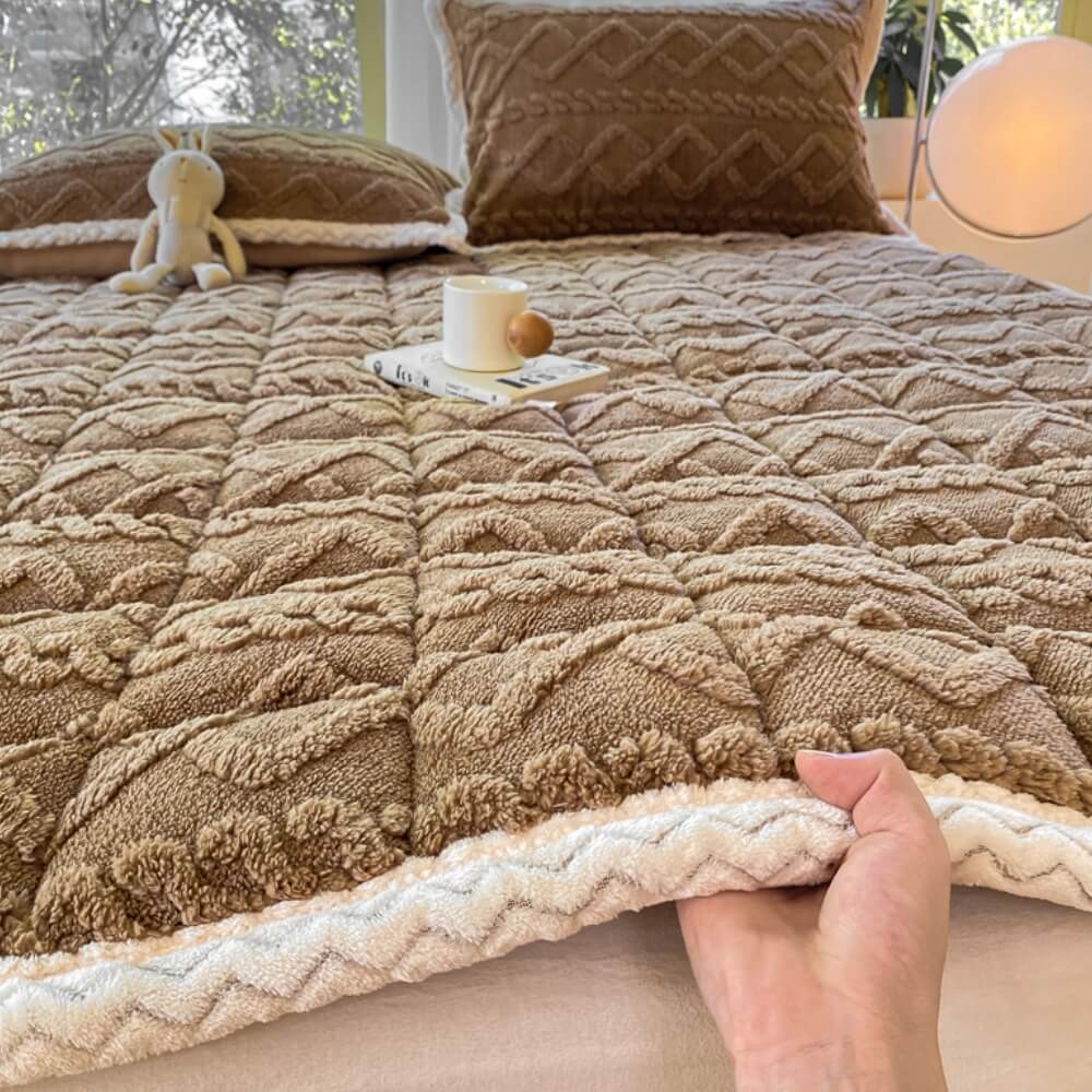 Coprimaterasso spesso e confortevole in jacquard torcido, antiscivolo