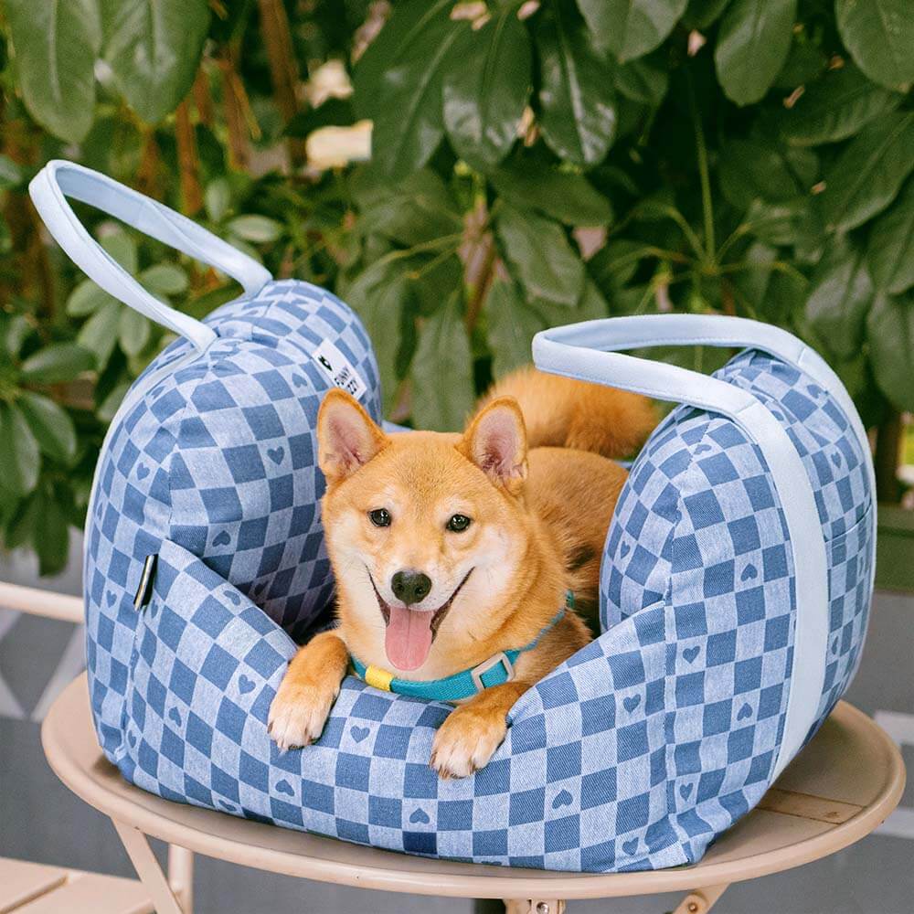 Letto per auto a forma di cuore vintage a scacchi per cani