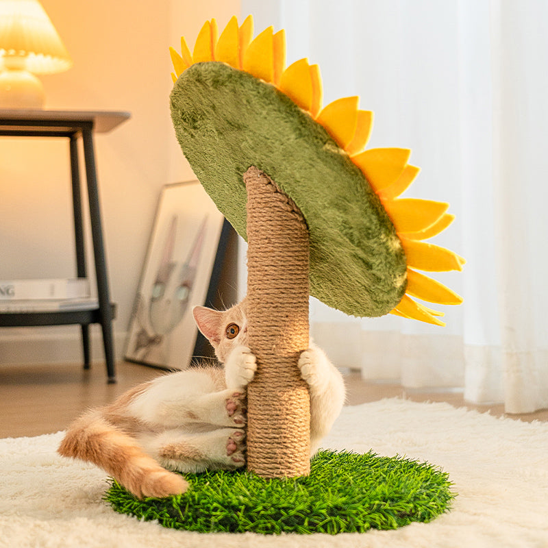 Pannello per graffiare per gatti in sisal a forma di girasole con base stabile in erba.