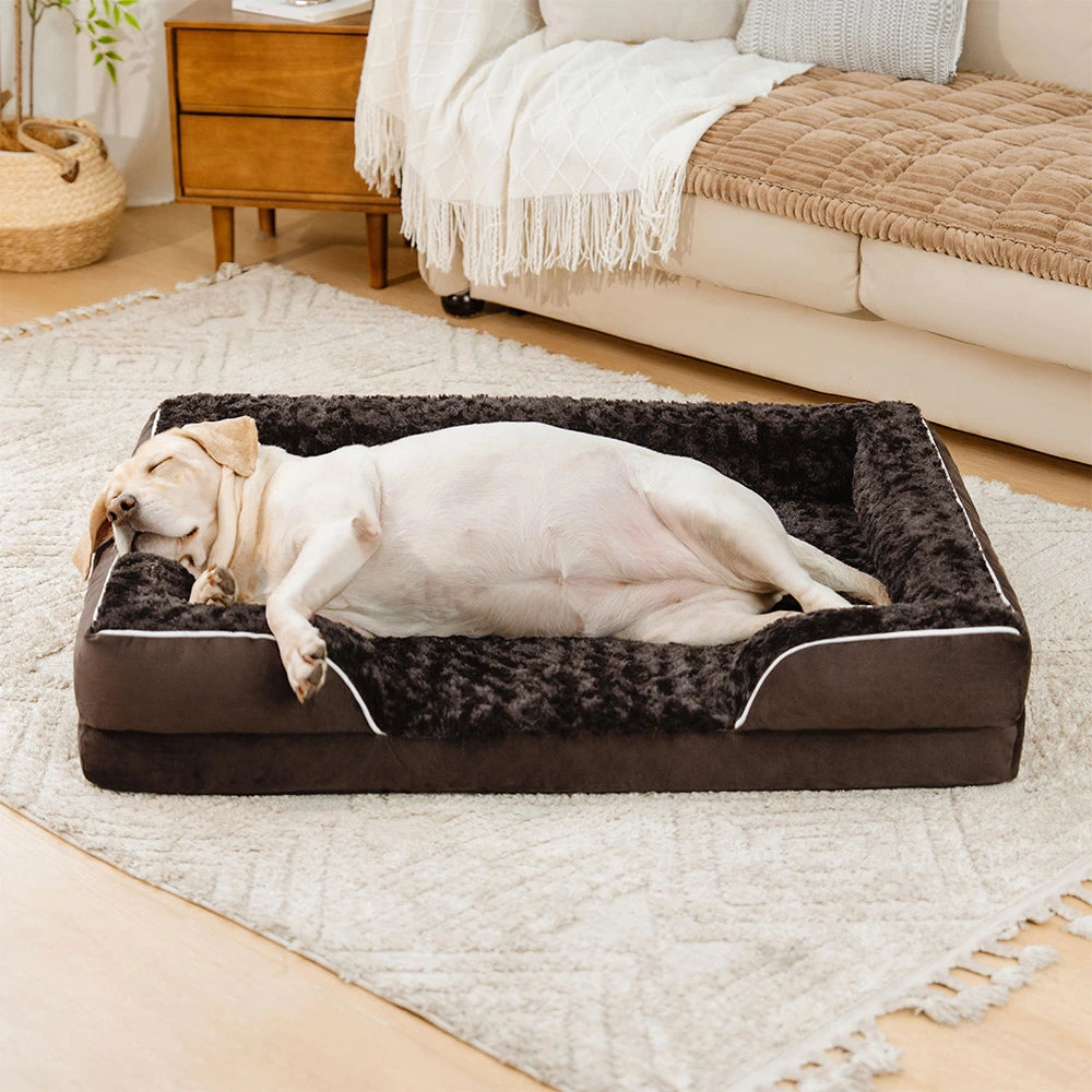 Letto ortopedico per cani impermeabile, completamente circondato e con supporto rimovibile.
