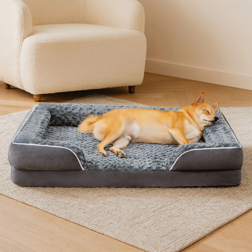 Letto ortopedico per cani impermeabile, completamente circondato e con supporto rimovibile.