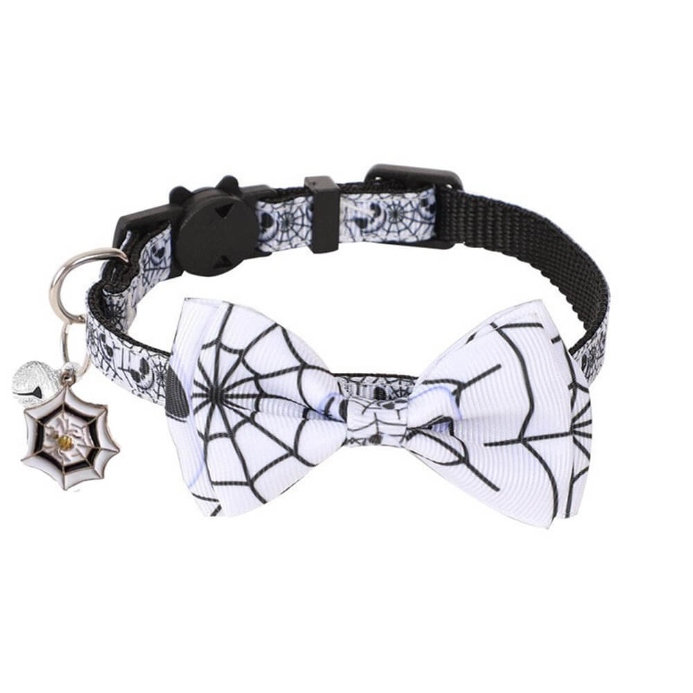 Collar para mascotas de Halloween con lazo y campana