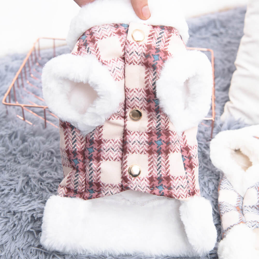Giacca per cani con collo alto in pile a quadri - Una giacca invernale calda e alla moda
