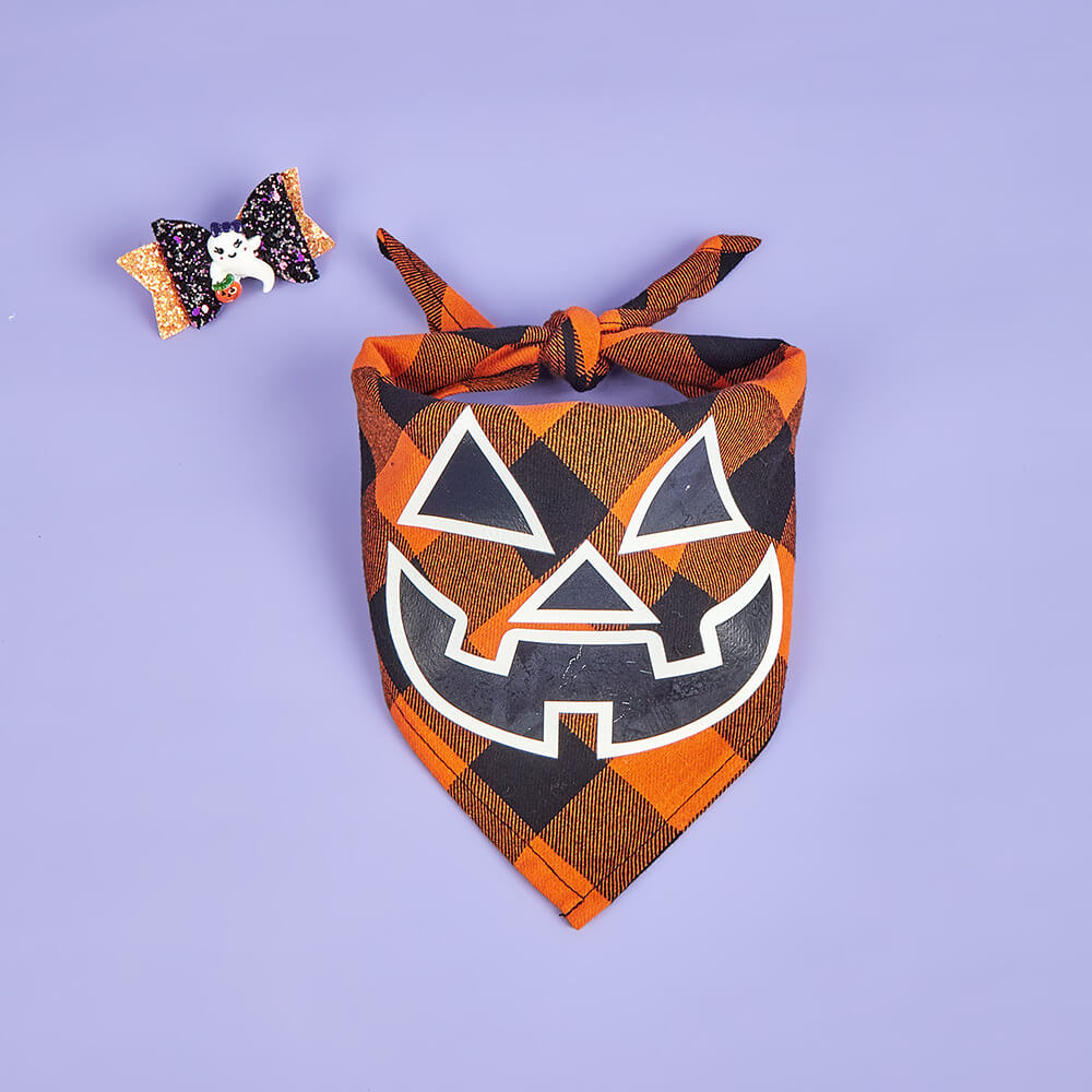 Bufanda luminosa triangular con calavera de calabaza para mascotas | Babero para perros festivo y brillante