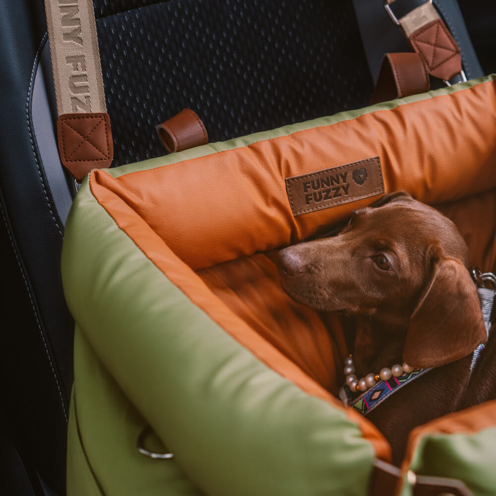 Lit rehausseur de luxe pour siège d'auto pour chien en similicuir - Urban Voyager
