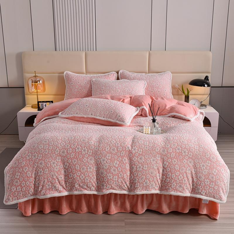 Elegant Carved Velvet Floral Bedding Skin-Friendly Bed Sheet Set