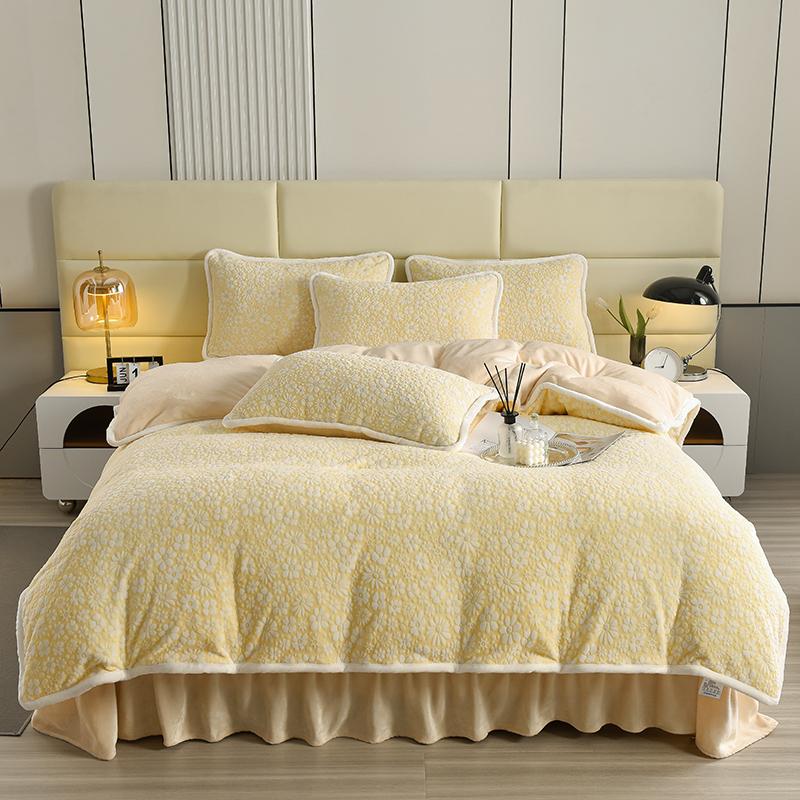 Elegant Carved Velvet Floral Bedding Skin-Friendly Bed Sheet Set