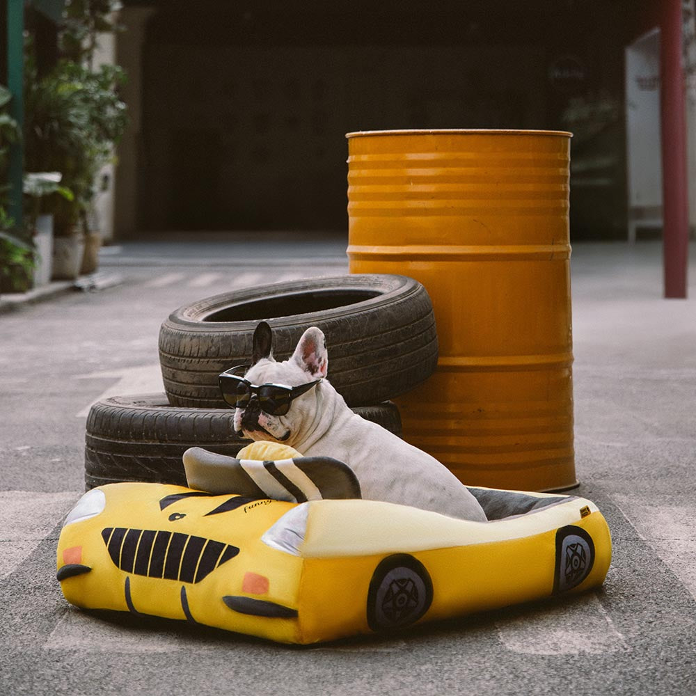 Letto per animali in peluche a forma di auto da corsa convertibile classica - Fast＆Fur