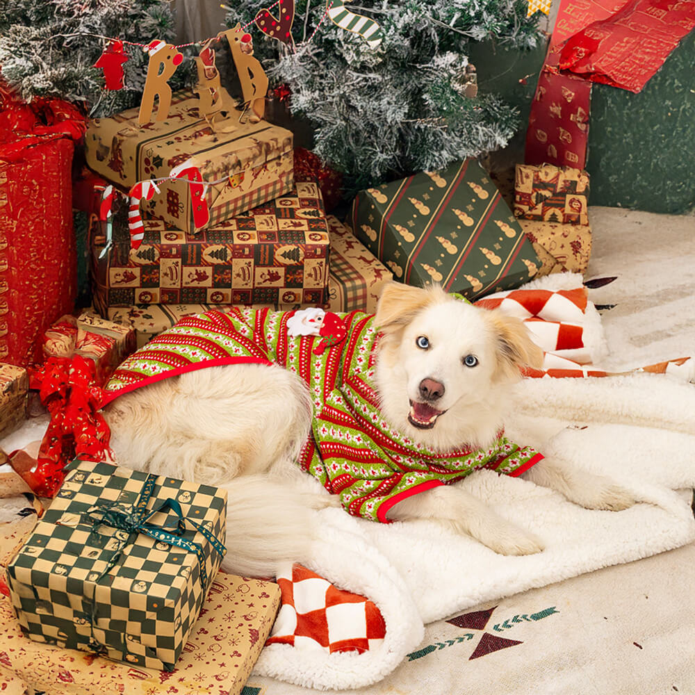 Festlicher gestrickter Hundepullover mit Weihnachtsmann- und Rentier-Design