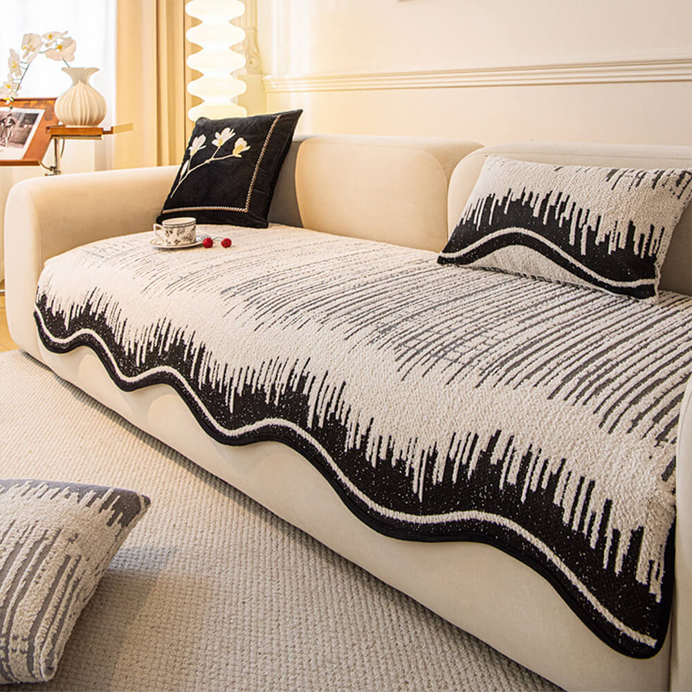 Copertura per divano in peluche con linee astratte moderne e bordi ondulati