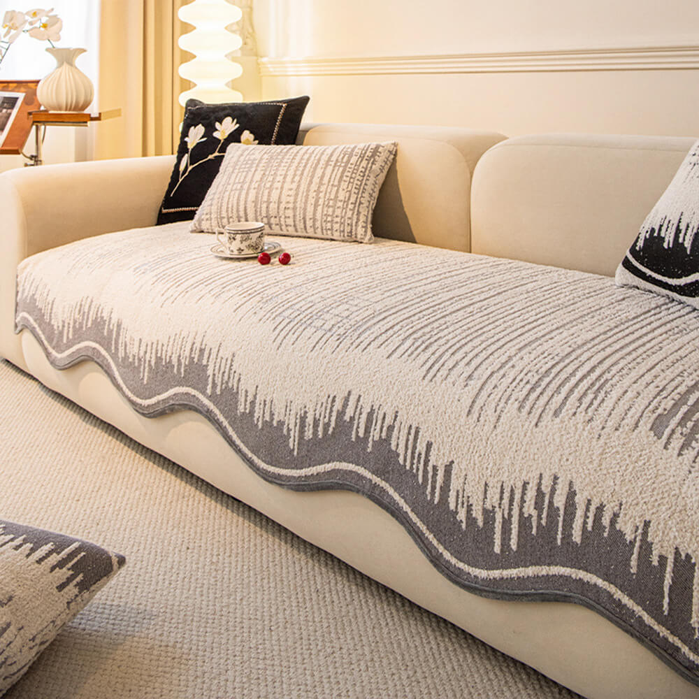 Copertura per divano in peluche con linee astratte moderne e bordi ondulati