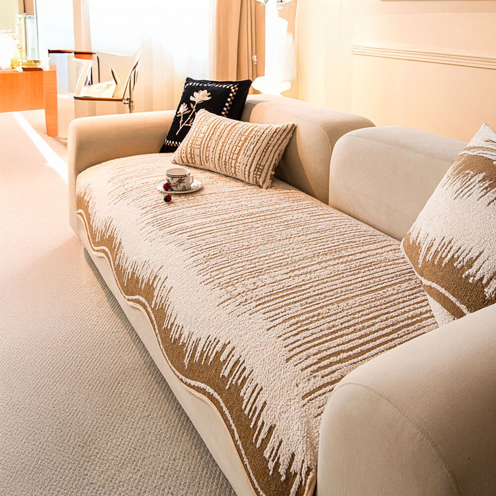 Copertura per divano in peluche con linee astratte moderne e bordi ondulati