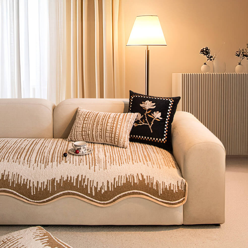 Copertura per divano in peluche con linee astratte moderne e bordi ondulati