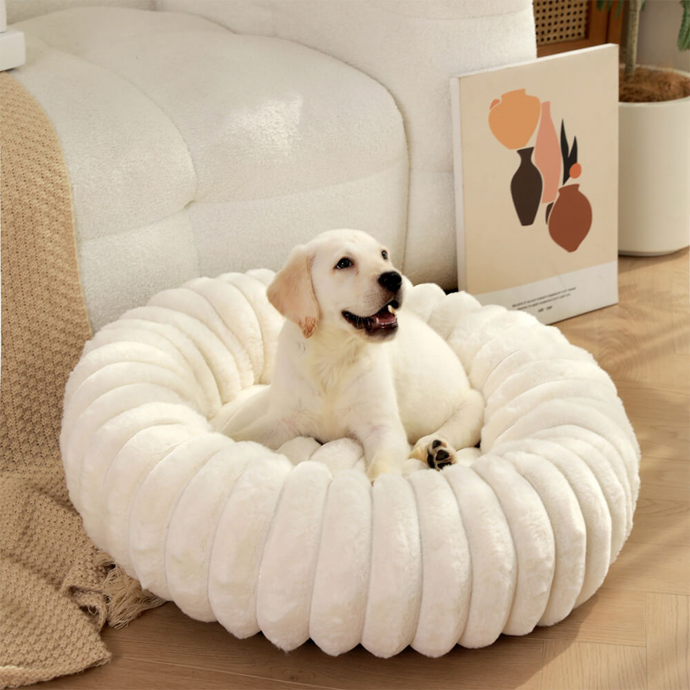 Letto per cani e gatti a forma di ciambella ultra-morbido in peluche.