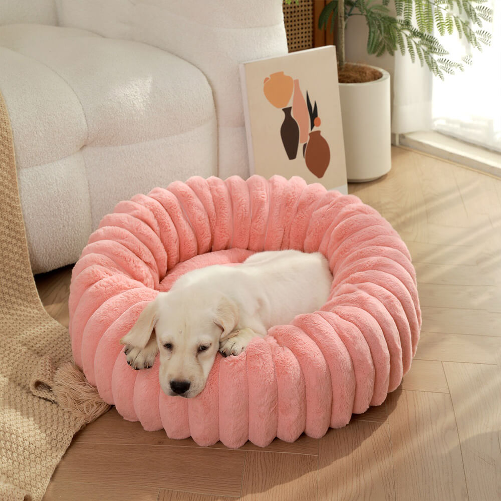 Letto per cani e gatti a forma di ciambella ultra-morbido in peluche.