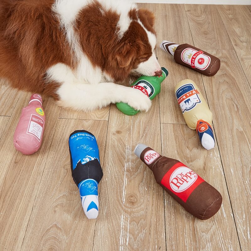 Giochi per cani di peluche divertenti e carini, giocattoli da masticare a forma di birra e bevande