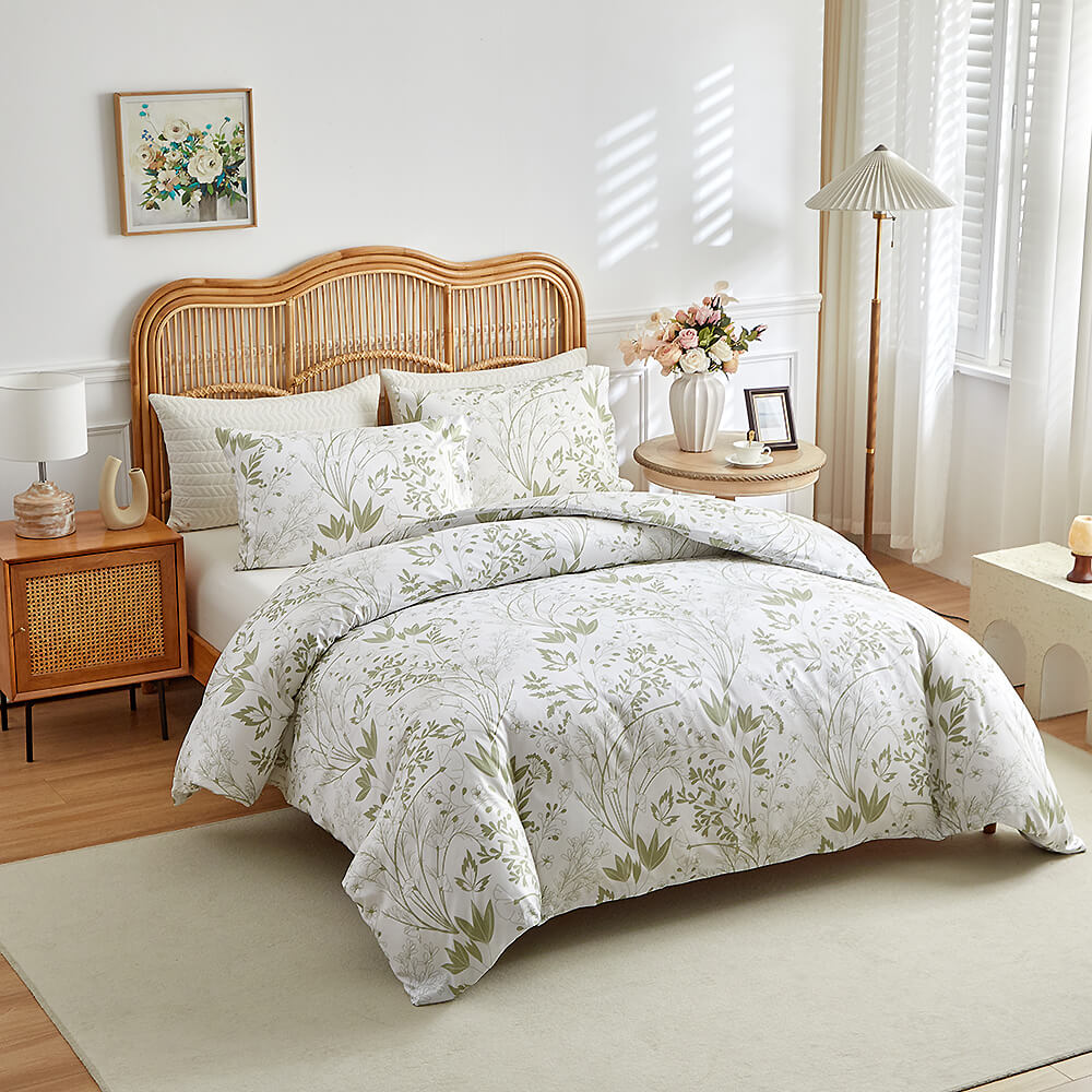 Simplistic Leaf Pattern Skin-Friendly Breathable Comforter Set with Pillowcases