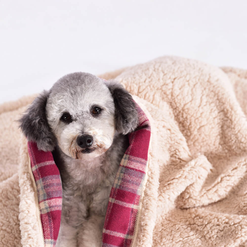 Coperta spessa in sherpa a scacchi calda e accogliente per cani e gatti