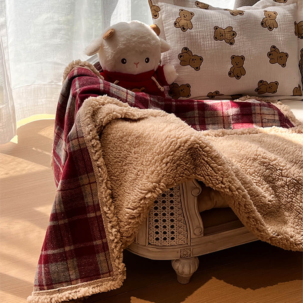 Coperta spessa in sherpa a scacchi calda e accogliente per cani e gatti