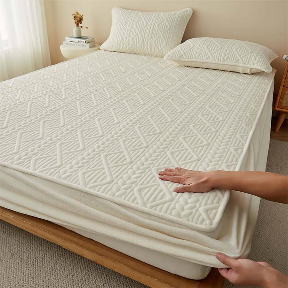 Copertura per materasso in velluto di latte trapuntata con imbottitura geometrica ispirata al grano.