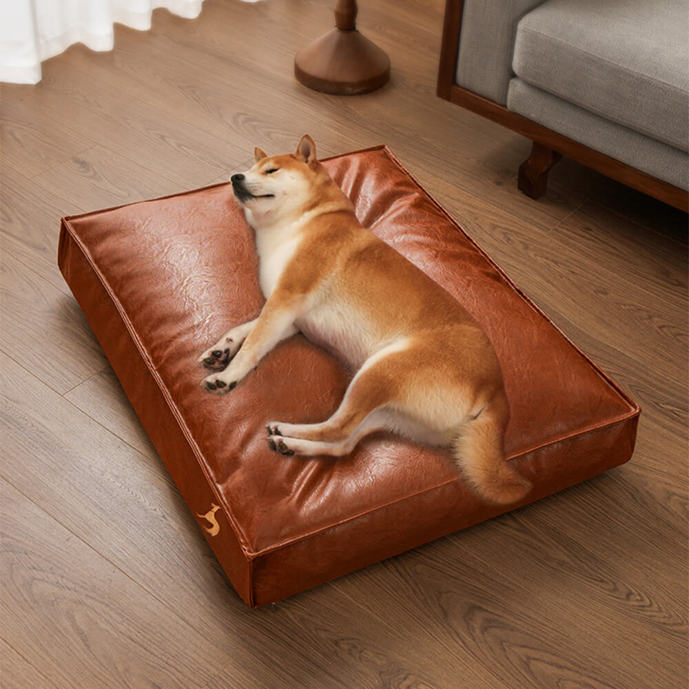 Letto per cani in pelle impermeabile, durevole e facile da pulire.