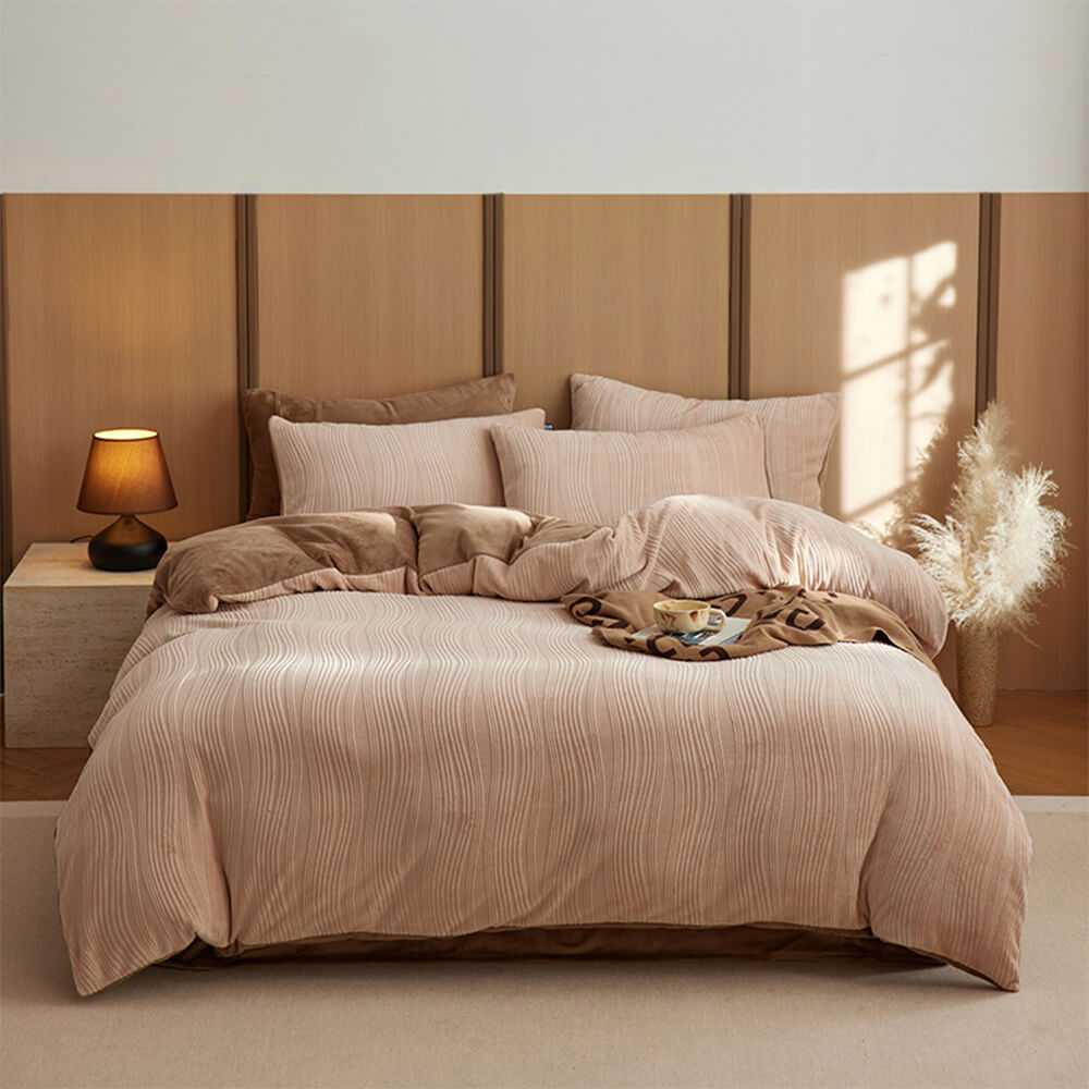 Set lenzuola minimalista in velluto di latte caldo dalla linea ondulata