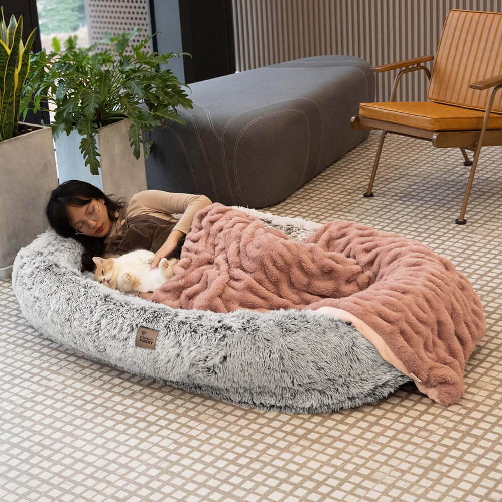 Letto per cani umani super grande e di lusso con coperta in peluche super morbida per animali domestici.